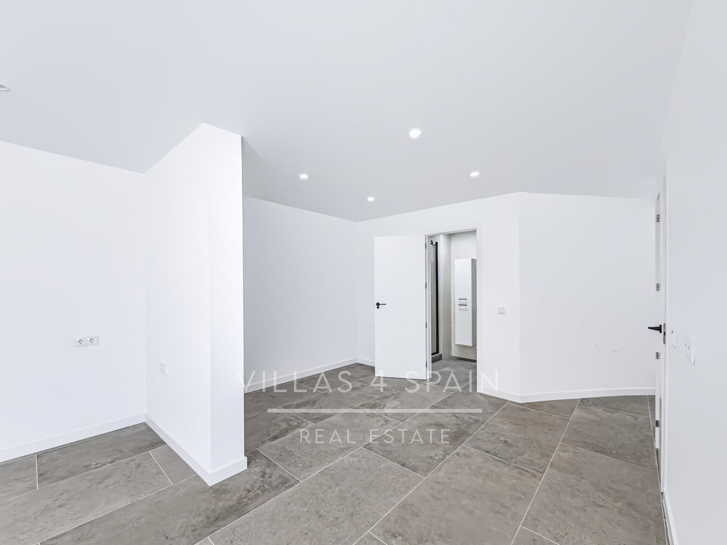 Resale - 3 Bed 3 Bath Villa with Private Pool and Parking in La Marquesa Golf Ciudad Quesada - Av. de la Marquesa - Alicante