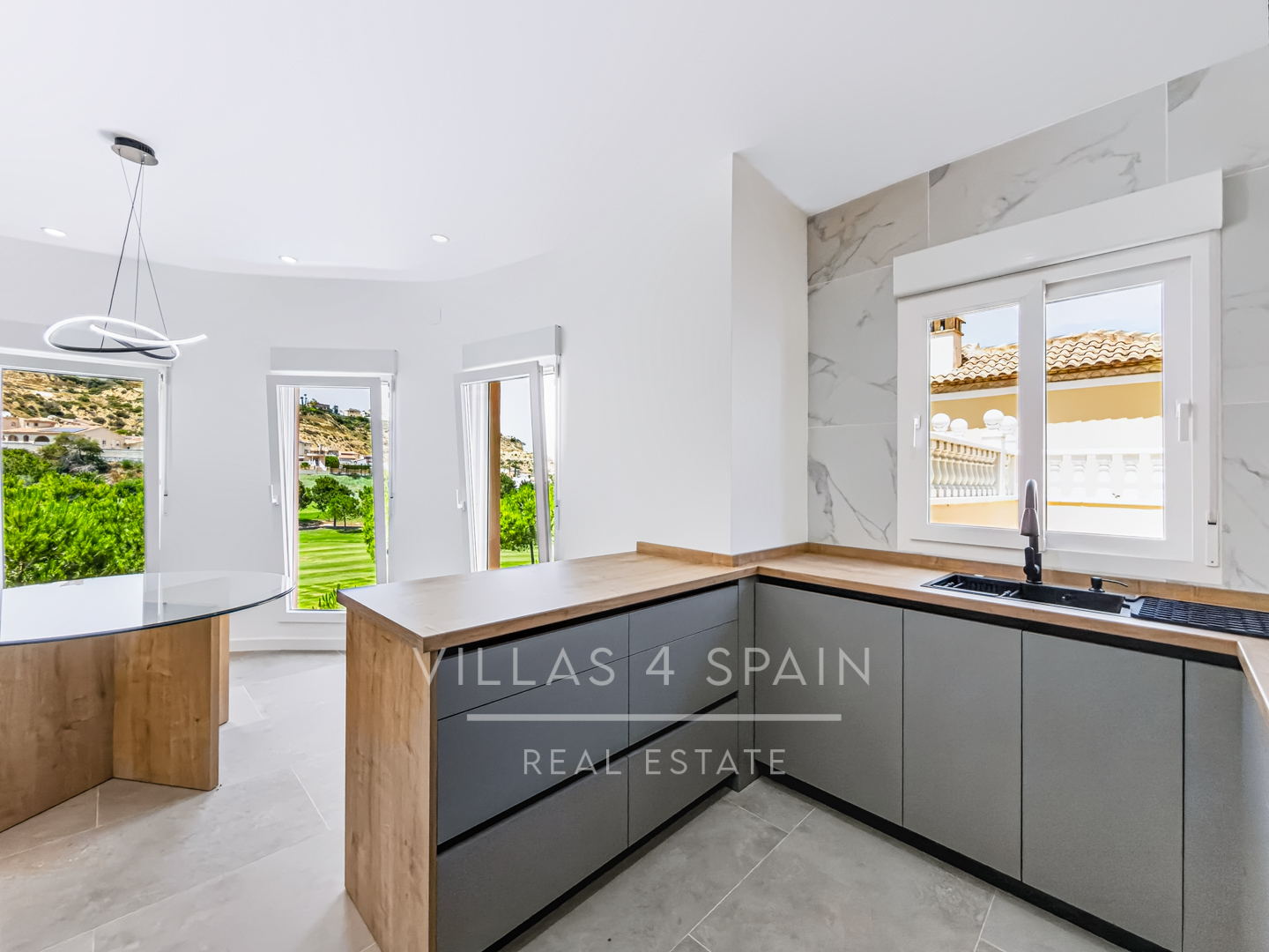 Resale - 3 Bed 3 Bath Villa with Private Pool and Parking in La Marquesa Golf Ciudad Quesada - Av. de la Marquesa - Alicante