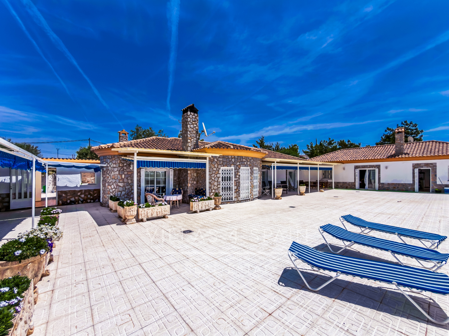 Resale - 6 Bed 4 Bath Villa with Pool and Large Plot with multiple garages in Fortuna  - calle baños 3 - Murcia
