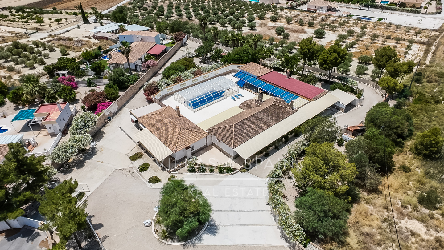 Resale - 6 Bed 4 Bath Villa with Pool and Large Plot with multiple garages in Fortuna  - calle baños 3 - Murcia