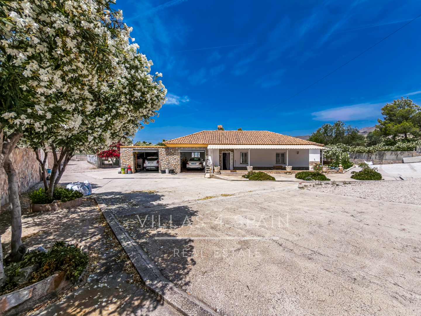 Resale - 6 Bed 4 Bath Villa with Pool and Large Plot with multiple garages in Fortuna  - calle baños 3 - Murcia