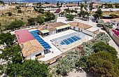 6 Bed 4 Bath Villa with Pool and Large Plot with multiple garages in Fortuna 