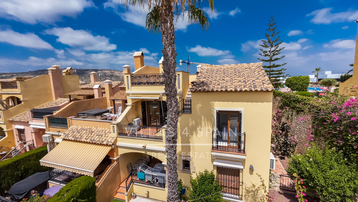 Resale - 2 Bed 2 Bath Penthouse apartment with roof terrace in La Finca Golf Algorfa, with community Pool - calle benferri la finca golf Algorfa - Alicante