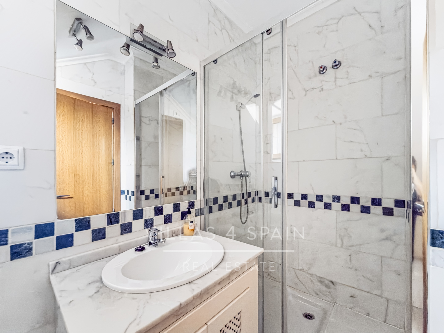 Resale - 2 Bed 2 Bath Penthouse apartment with roof terrace in La Finca Golf Algorfa, with community Pool - calle benferri la finca golf Algorfa - Alicante