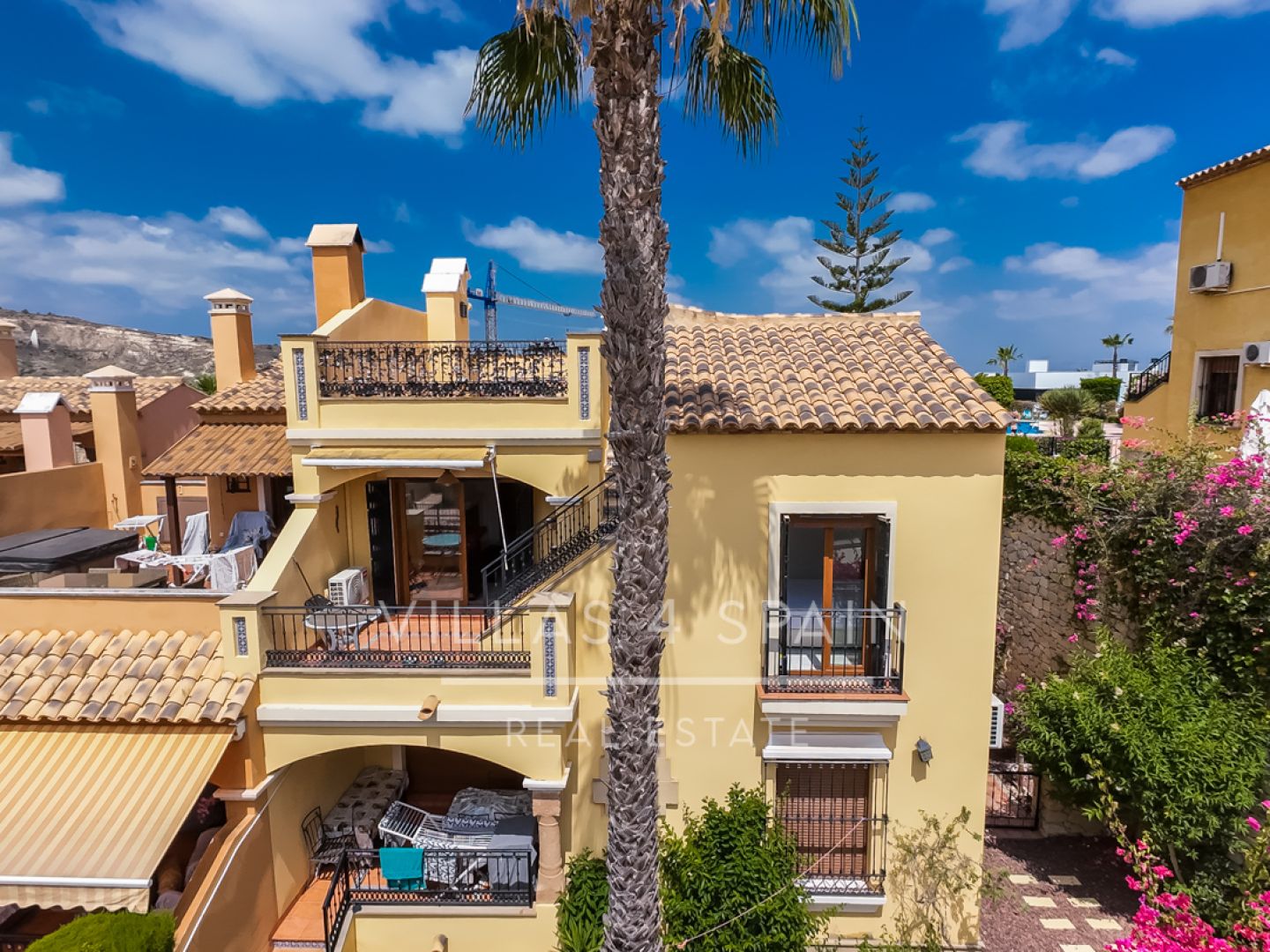 2 Bed 2 Bath Penthouse apartment with roof terrace in La Finca Golf Algorfa, with community Pool