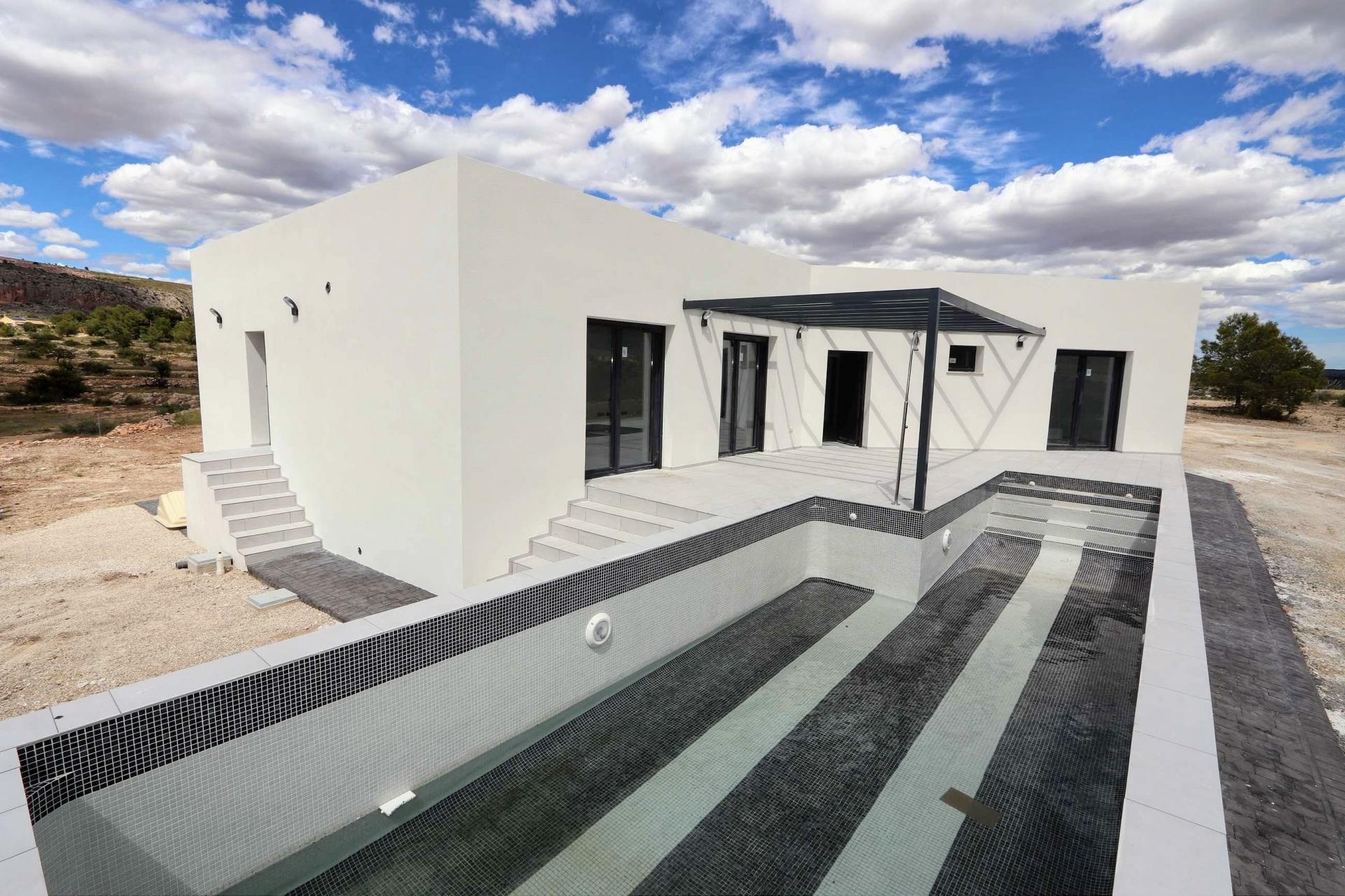 Resale - 4 Bedroom 2 Bathroom Villa in Aspe -  - Alicante