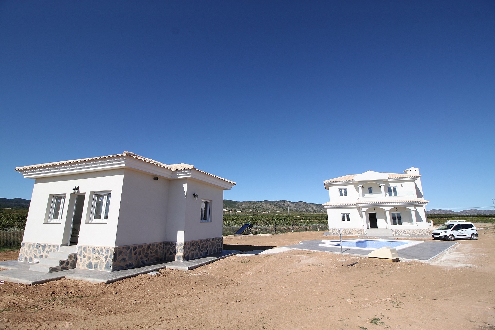 Resale - 4 Bedroom 3 Bathroom Villa in Pinoso -  - Alicante