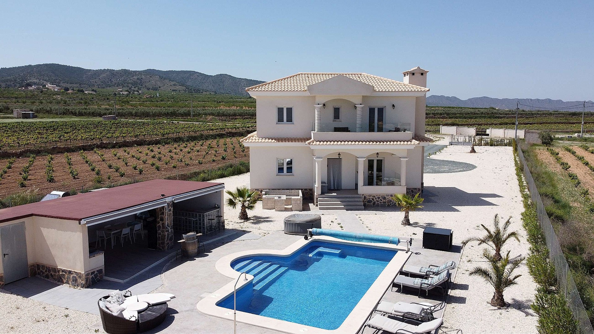 Resale - 4 Bedroom 3 Bathroom Villa in Pinoso -  - Alicante