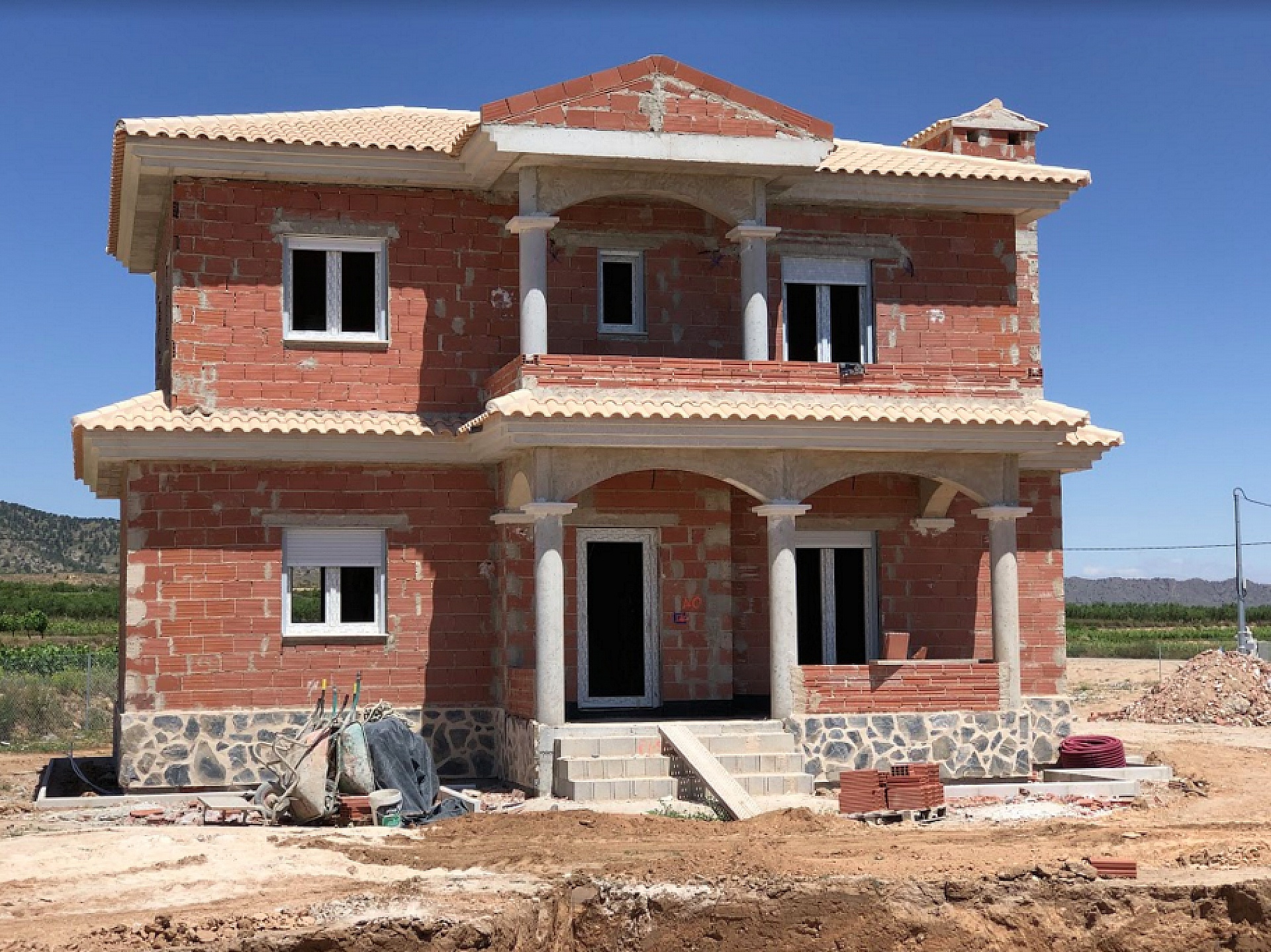 Resale - 4 Bedroom 3 Bathroom Villa in Pinoso -  - Alicante
