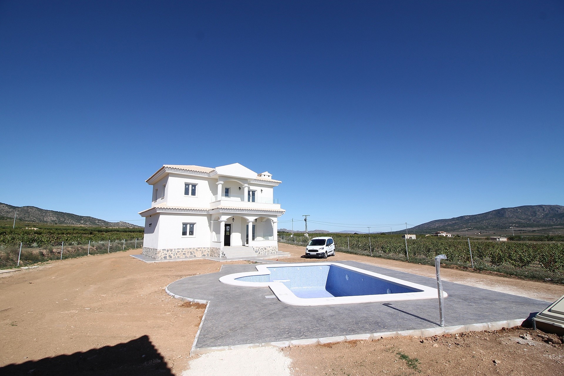 Resale - 4 Bedroom 3 Bathroom Villa in Pinoso -  - Alicante