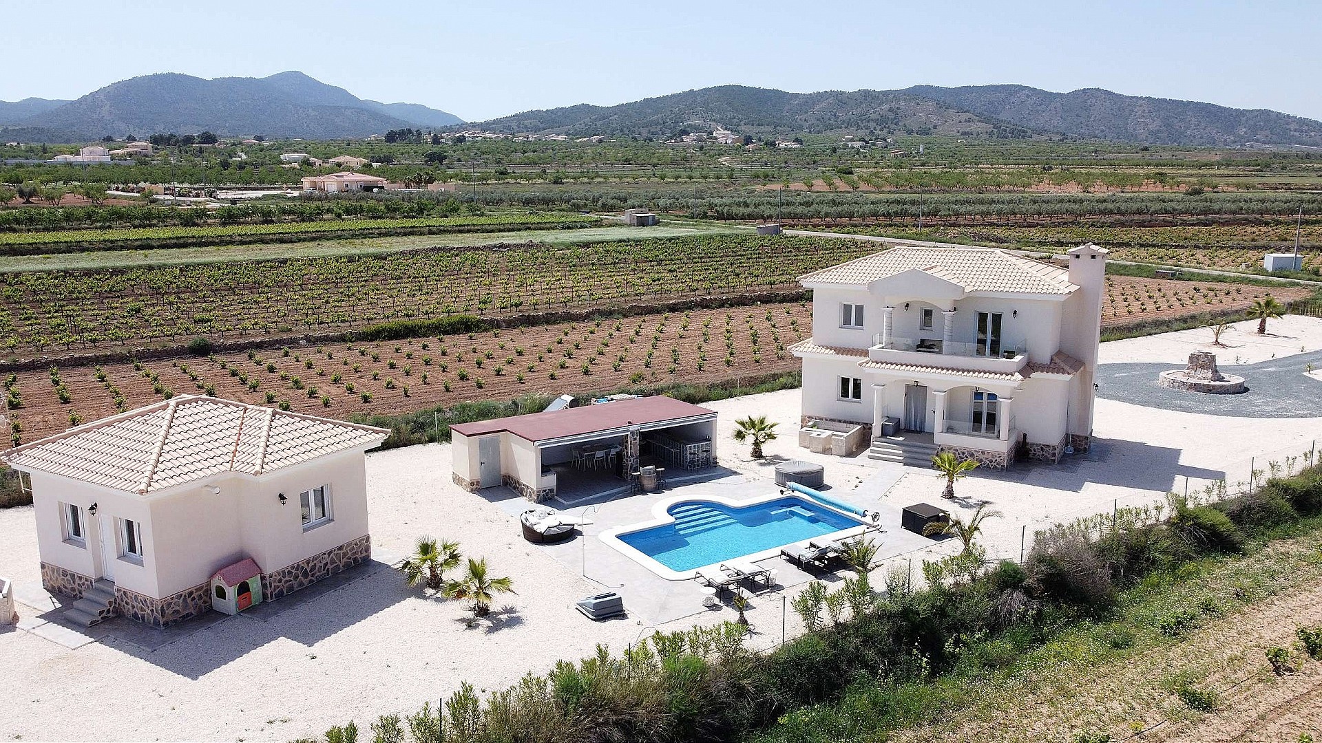 Resale - 4 Bedroom 3 Bathroom Villa in Pinoso -  - Alicante