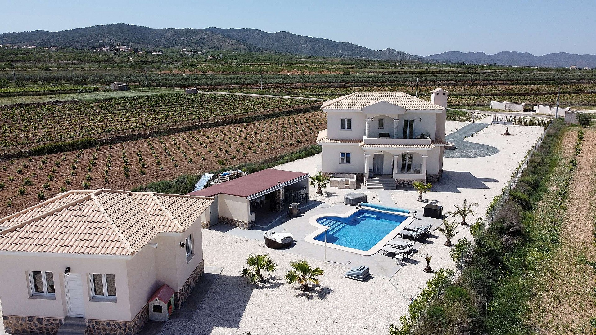 Resale - 4 Bedroom 3 Bathroom Villa in Pinoso -  - Alicante