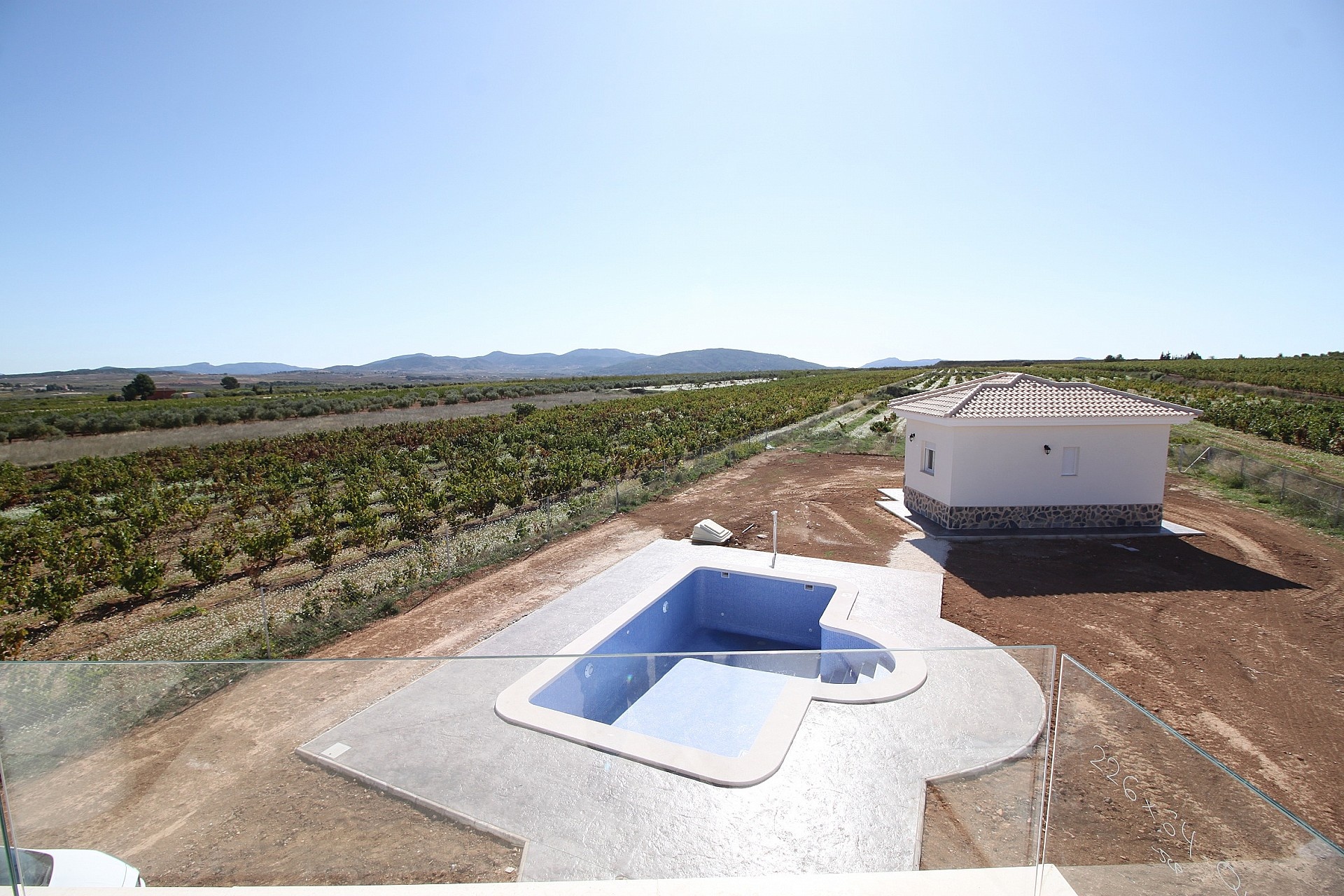 Resale - 4 Bedroom 3 Bathroom Villa in Pinoso -  - Alicante