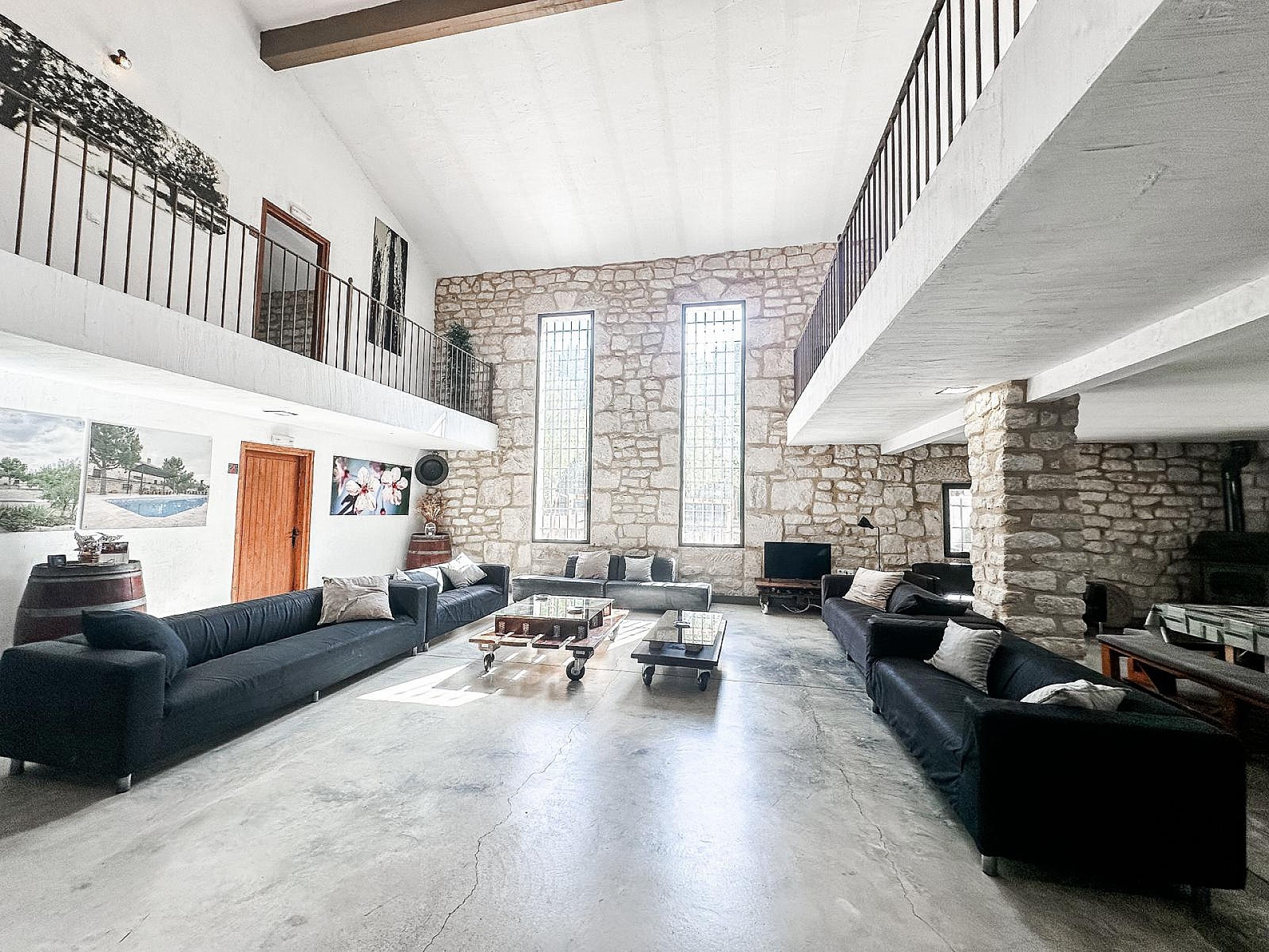 Resale - 9 Bedroom 3 Bathroom Villa in Biar -  - Alicante