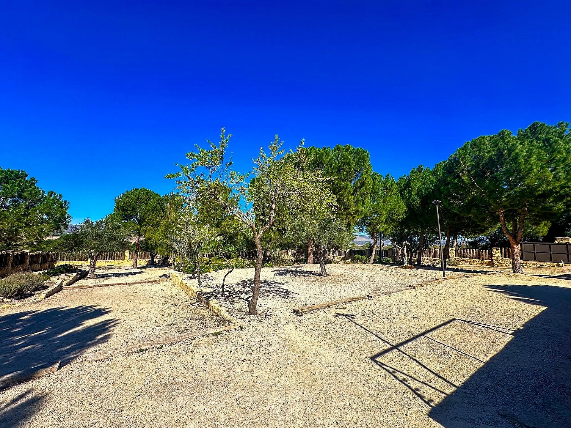 Resale - 9 Bedroom 3 Bathroom Villa in Biar -  - Alicante