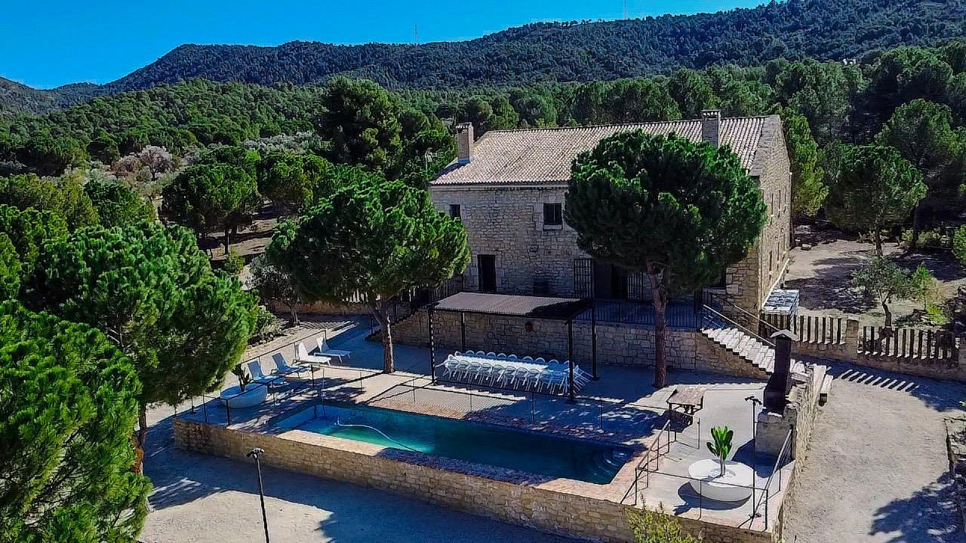 Resale - 9 Bedroom 3 Bathroom Villa in Biar -  - Alicante