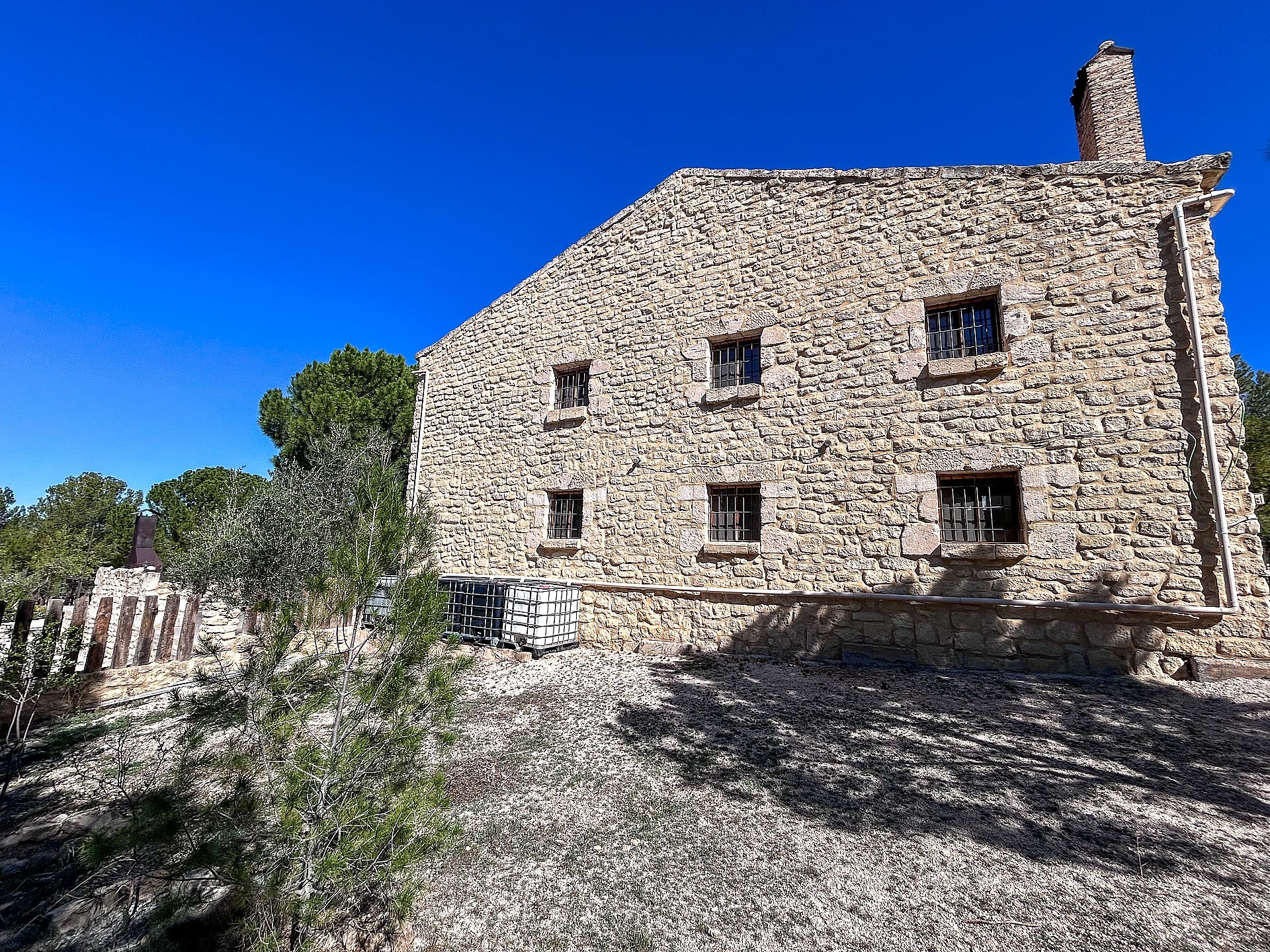 Resale - 9 Bedroom 3 Bathroom Villa in Biar -  - Alicante