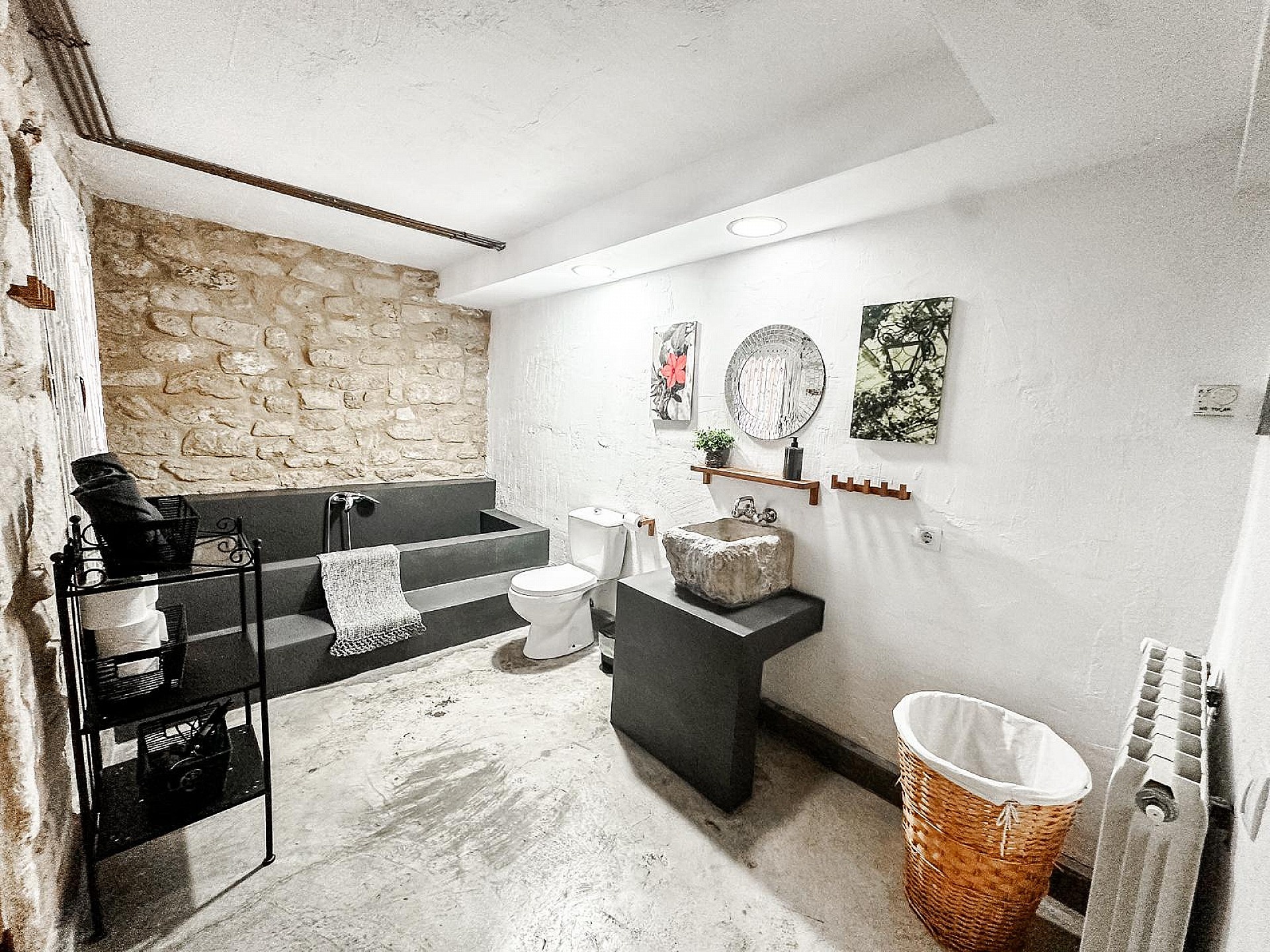 Resale - 9 Bedroom 3 Bathroom Villa in Biar -  - Alicante