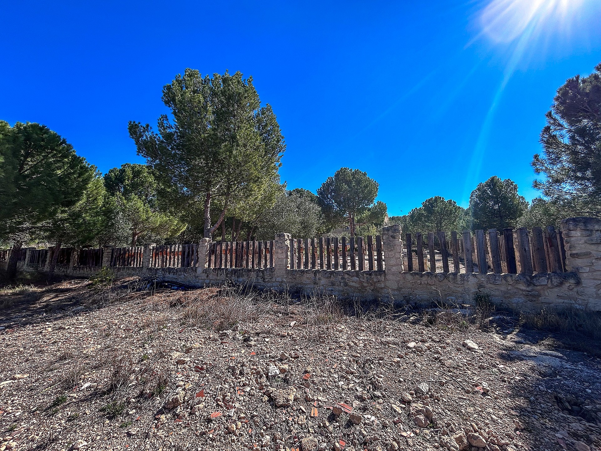 Resale - 9 Bedroom 3 Bathroom Villa in Biar -  - Alicante