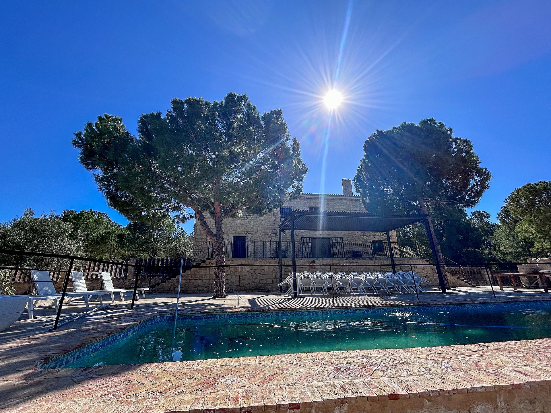 Resale - 9 Bedroom 3 Bathroom Villa in Biar -  - Alicante