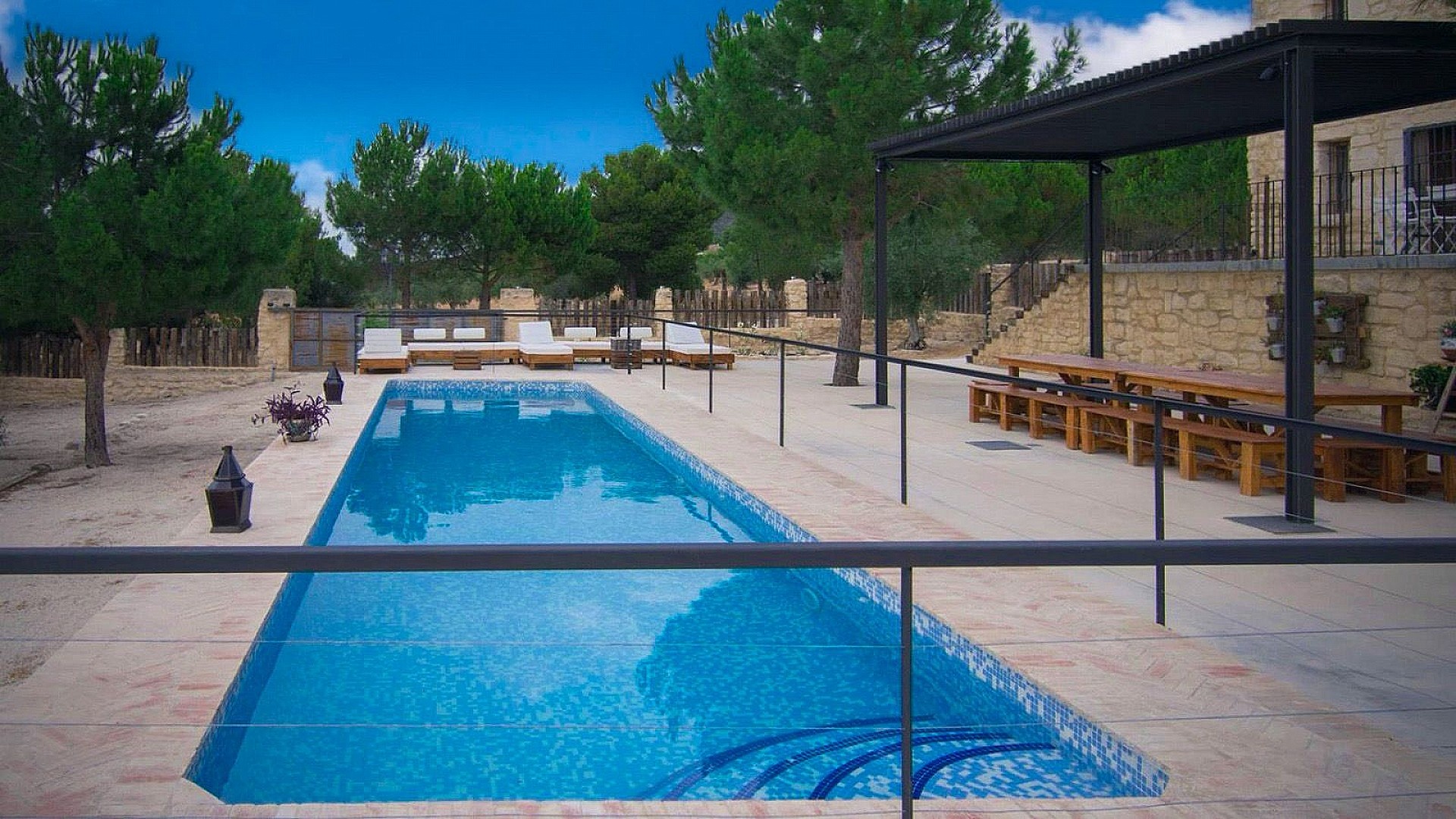 Resale - 9 Bedroom 3 Bathroom Villa in Biar -  - Alicante