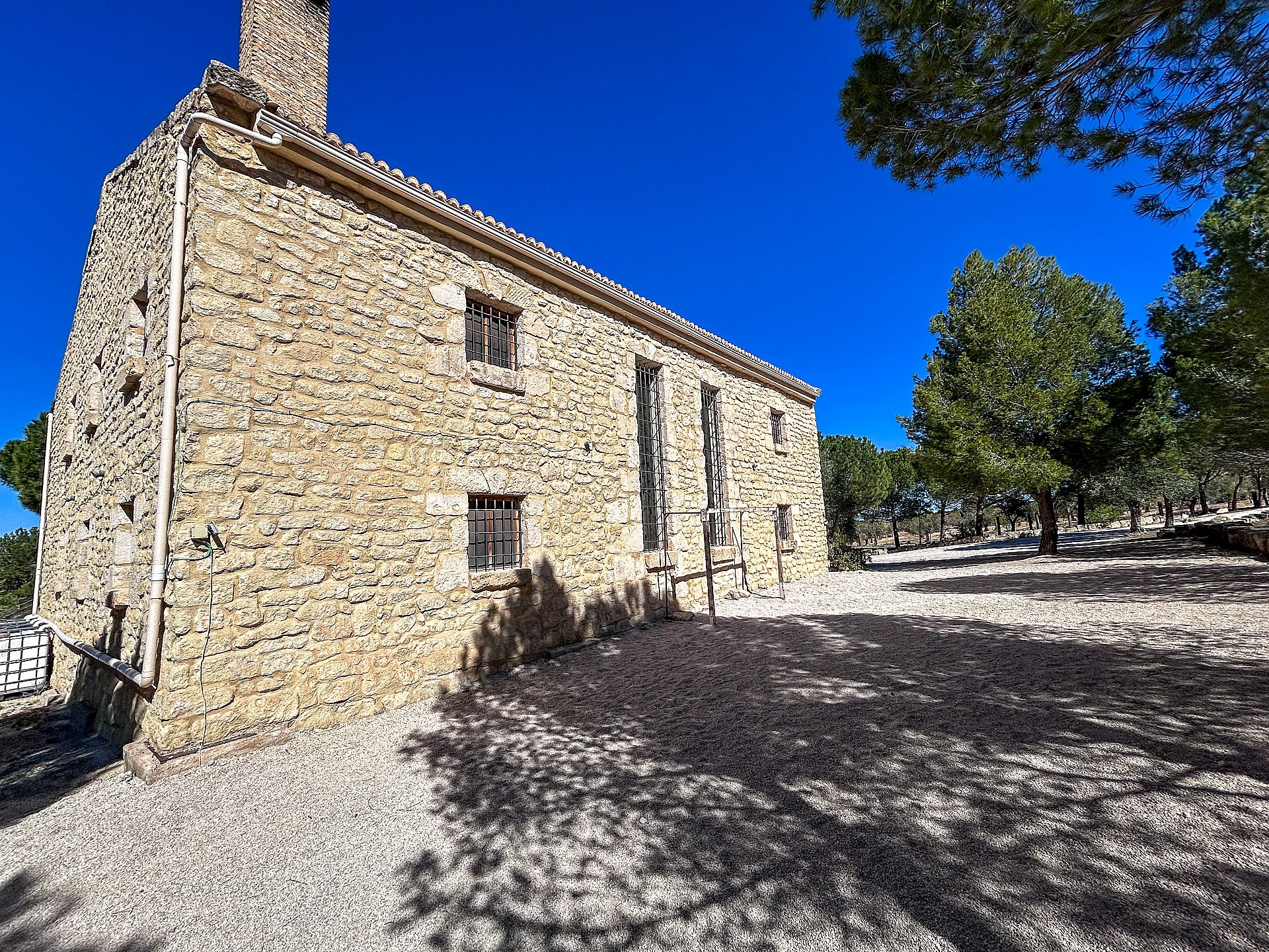 Resale - 9 Bedroom 3 Bathroom Villa in Biar -  - Alicante