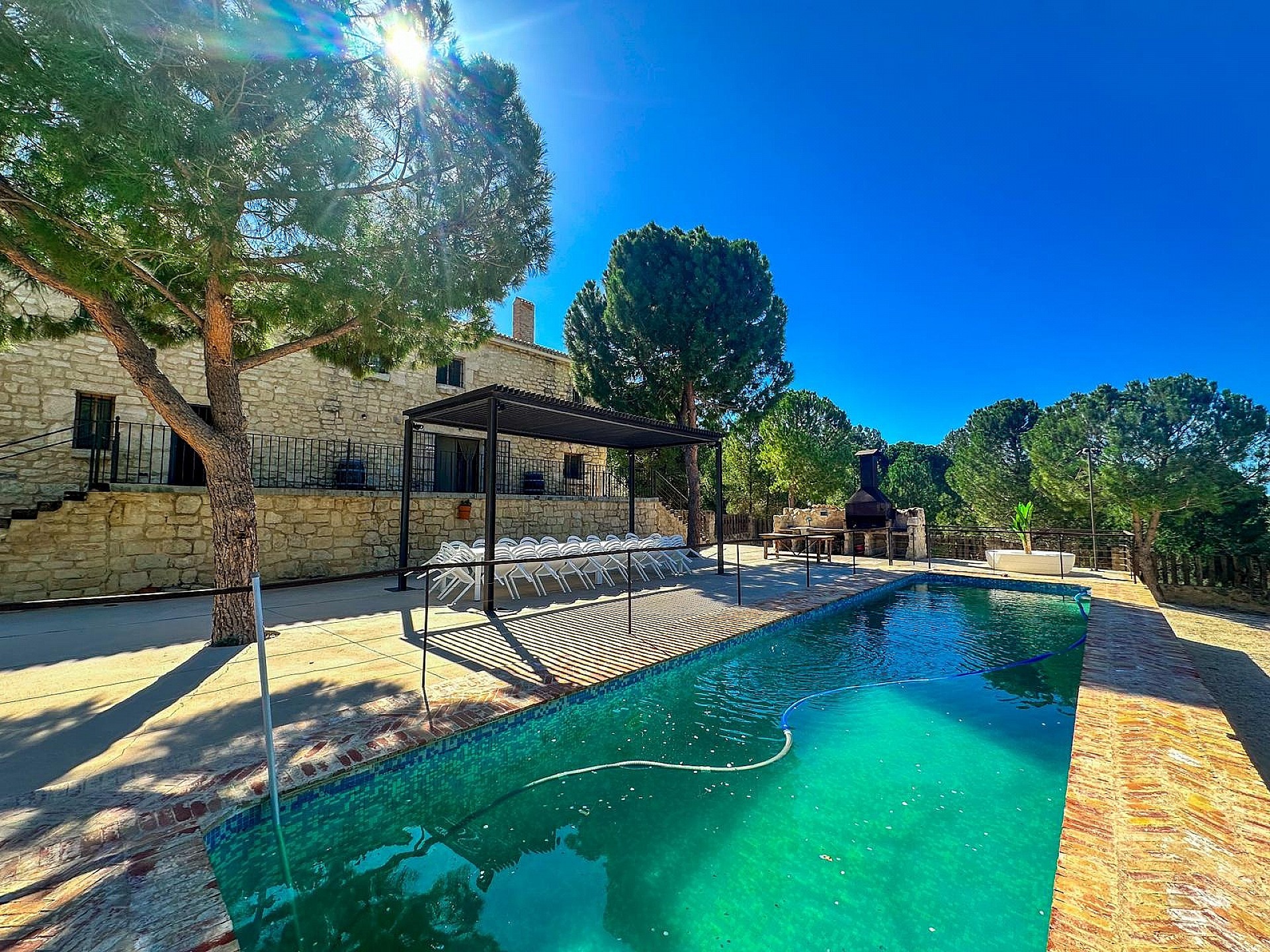 Resale - 9 Bedroom 3 Bathroom Villa in Biar -  - Alicante