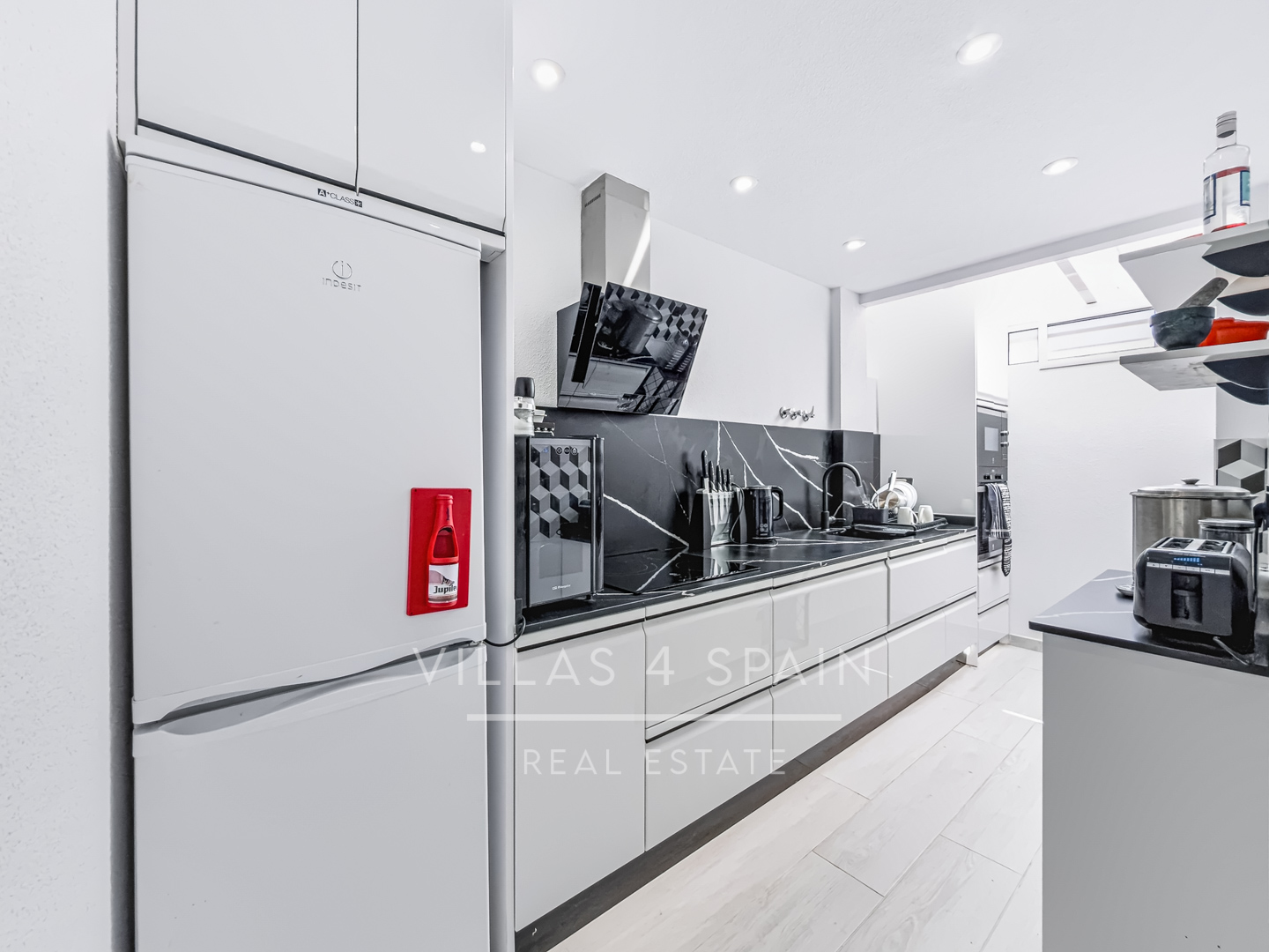 Resale - 3 Bedroom 2 Bathroom Townhouse with parking and roof terrace in San Pedro del Pinatar - av. pablo picasso - Murcia