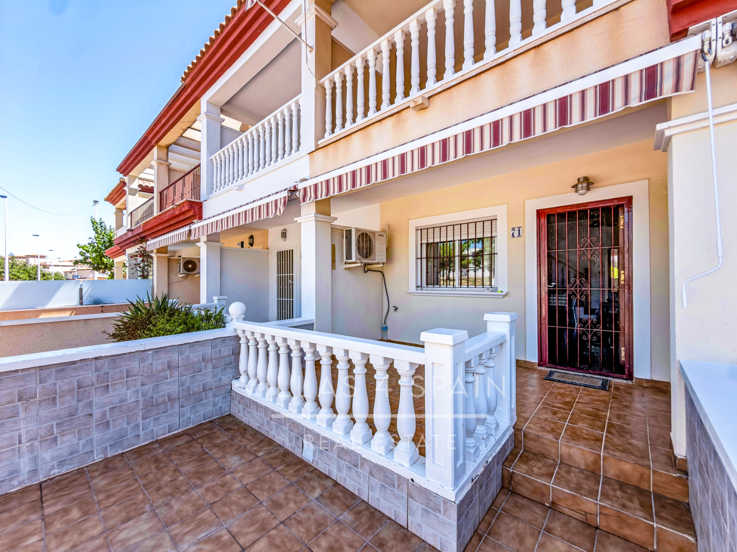 Resale - 3 Bedroom 2 Bathroom Townhouse with parking and roof terrace in San Pedro del Pinatar - av. pablo picasso - Murcia