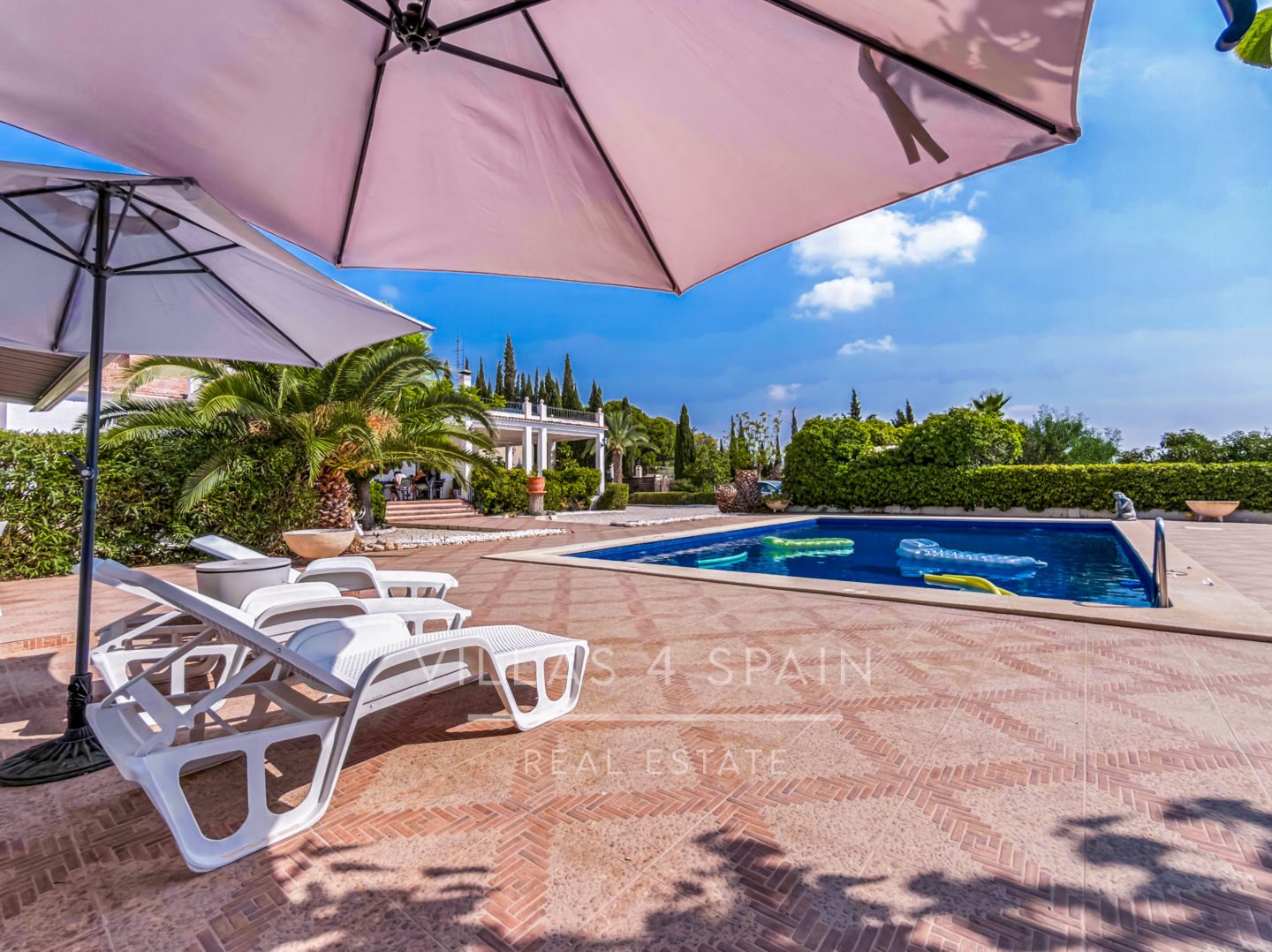 Resale - 4 Bed 3 Bath Villa with a private pool & parking in Aspe Alicante - av tres de agosto - Alicante