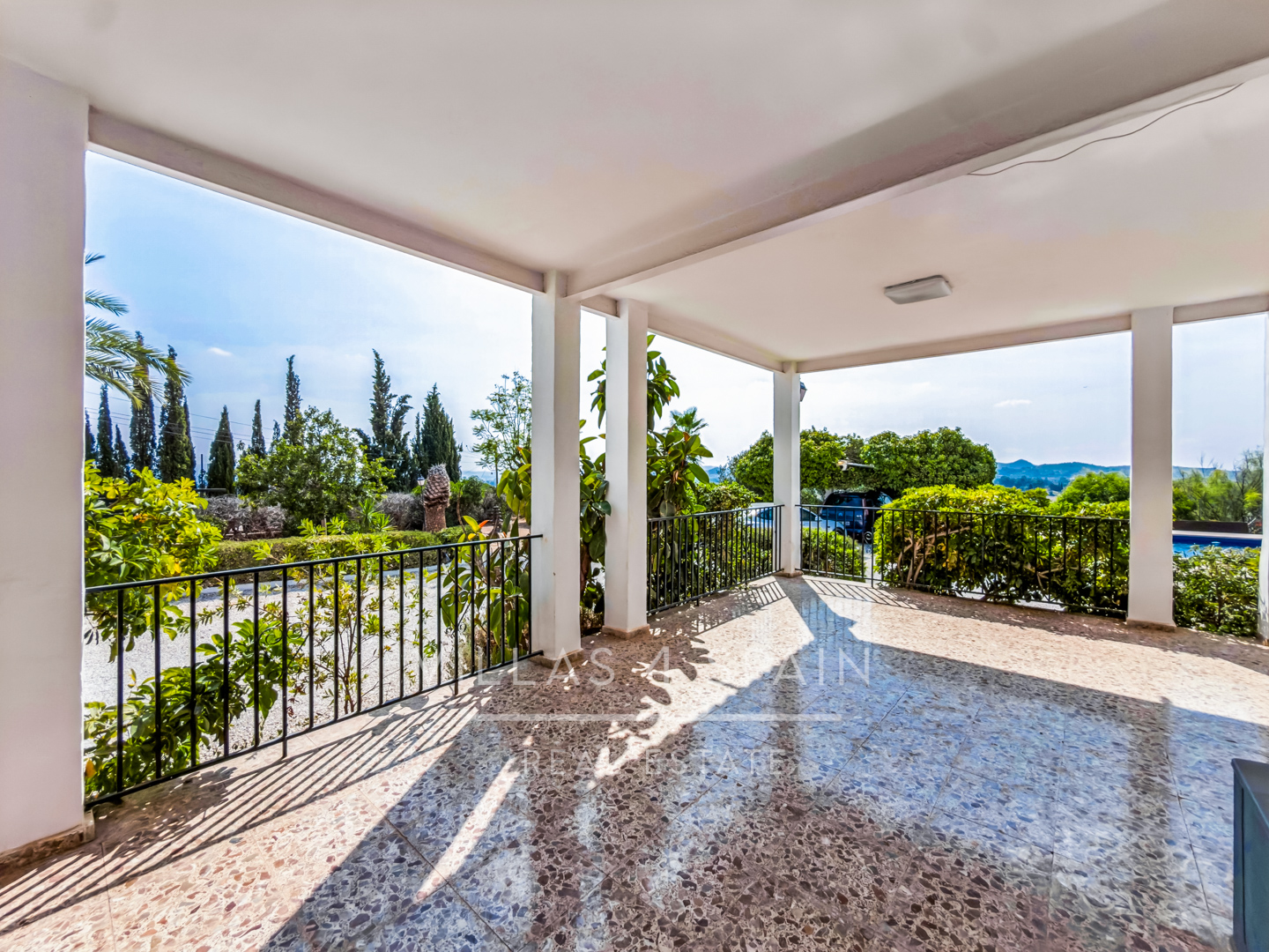 Resale - 4 Bed 3 Bath Villa with a private pool & parking in Aspe Alicante - av tres de agosto - Alicante