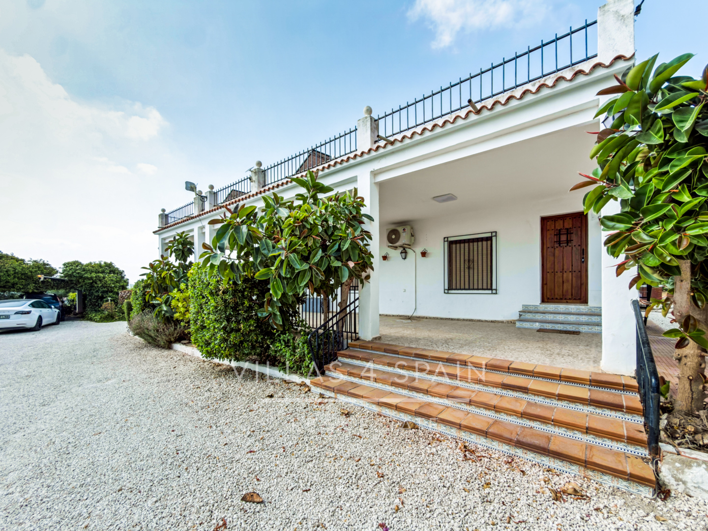 Resale - 4 Bed 3 Bath Villa with a private pool & parking in Aspe Alicante - av tres de agosto - Alicante