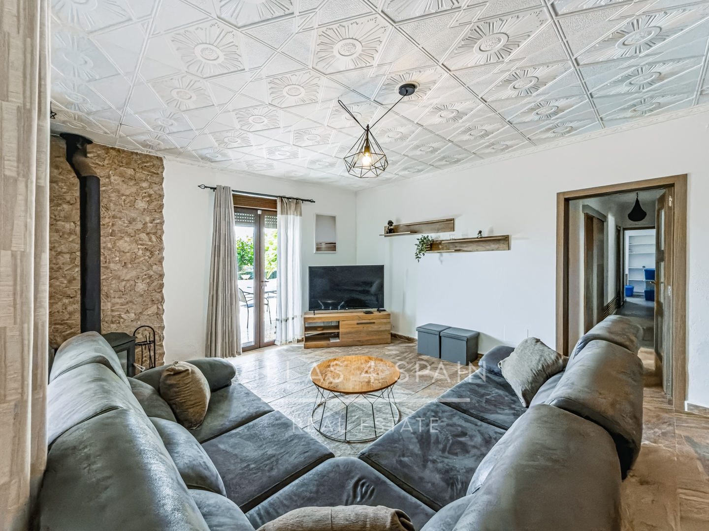 Resale - 4 Bed 3 Bath Villa with a private pool & parking in Aspe Alicante - av tres de agosto - Alicante