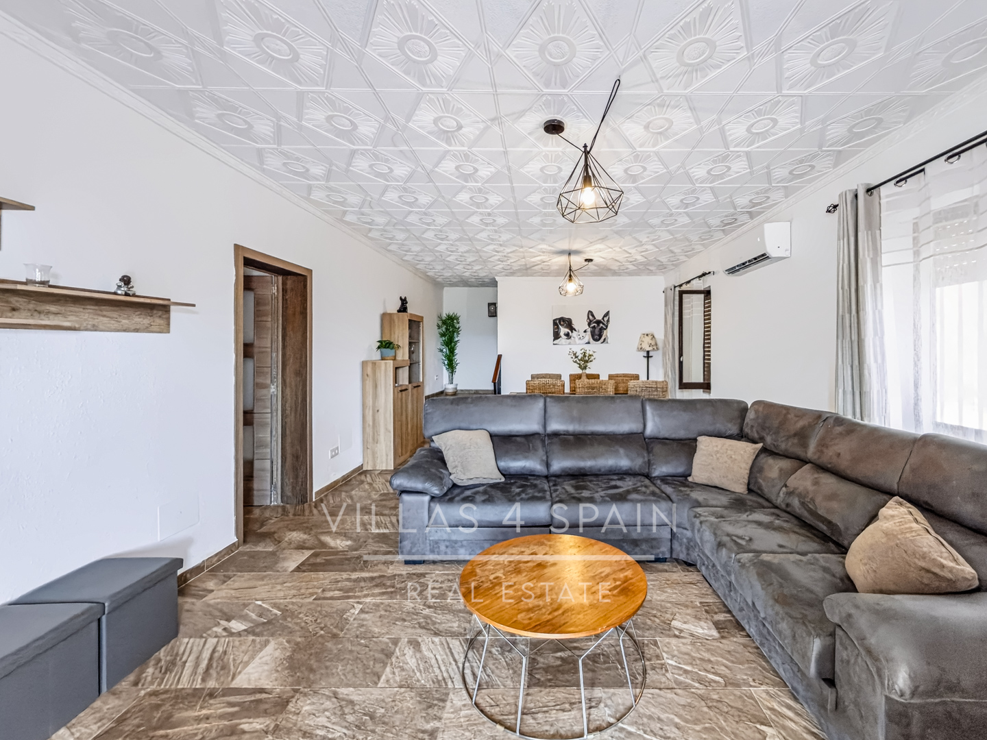 Resale - 4 Bed 3 Bath Villa with a private pool & parking in Aspe Alicante - av tres de agosto - Alicante