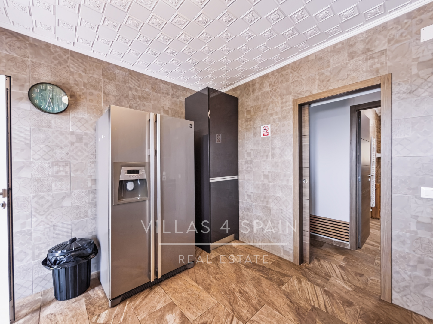 Resale - 4 Bed 3 Bath Villa with a private pool & parking in Aspe Alicante - av tres de agosto - Alicante