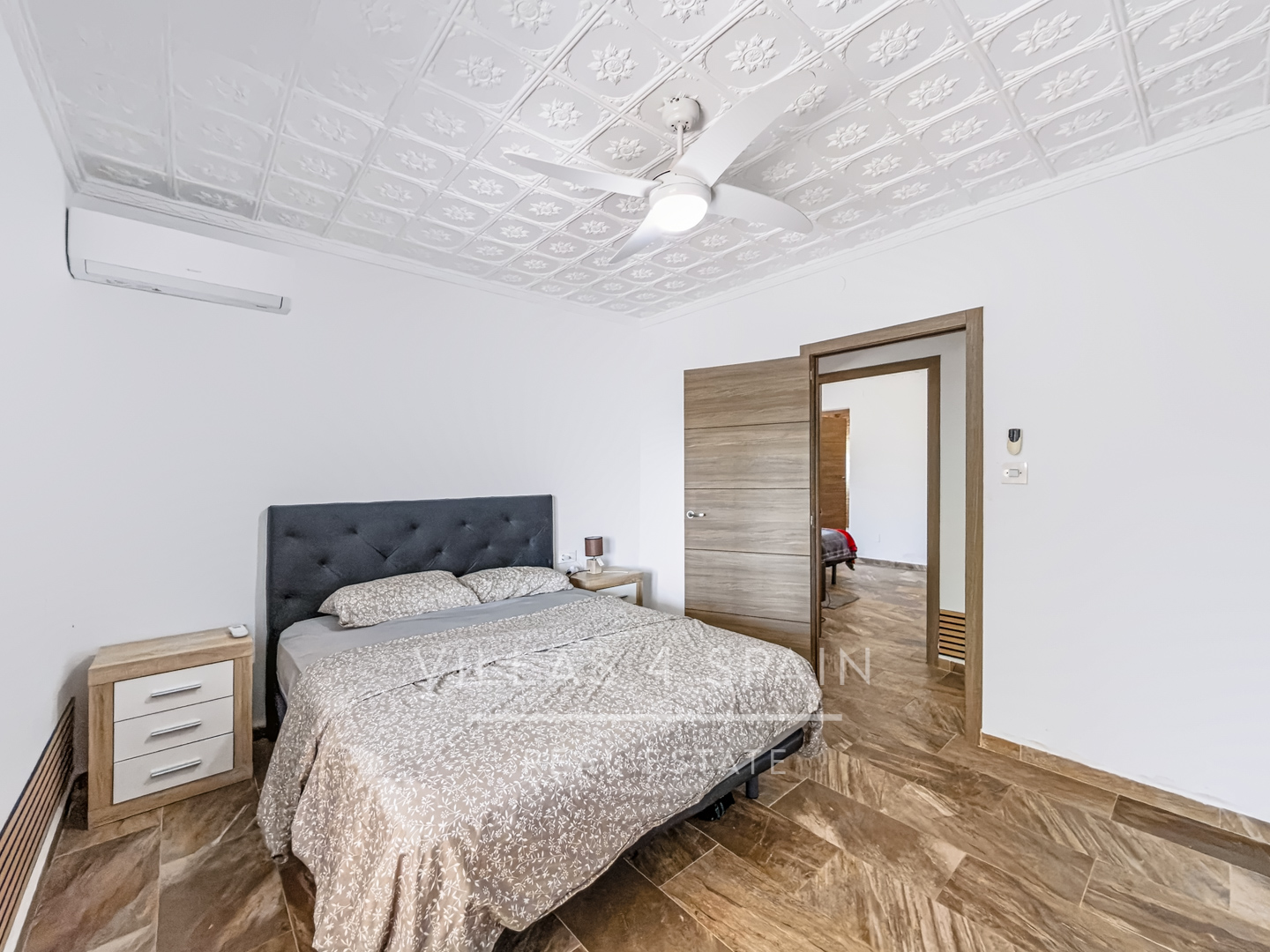 Resale - 4 Bed 3 Bath Villa with a private pool & parking in Aspe Alicante - av tres de agosto - Alicante