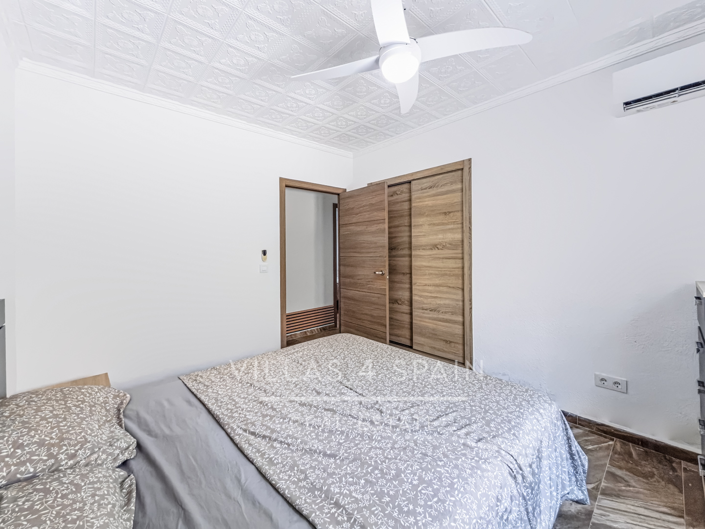 Resale - 4 Bed 3 Bath Villa with a private pool & parking in Aspe Alicante - av tres de agosto - Alicante