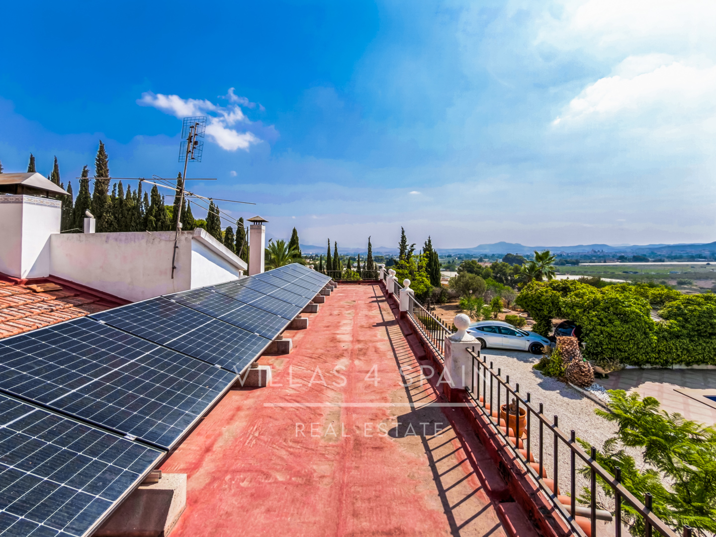 Resale - 4 Bed 3 Bath Villa with a private pool & parking in Aspe Alicante - av tres de agosto - Alicante