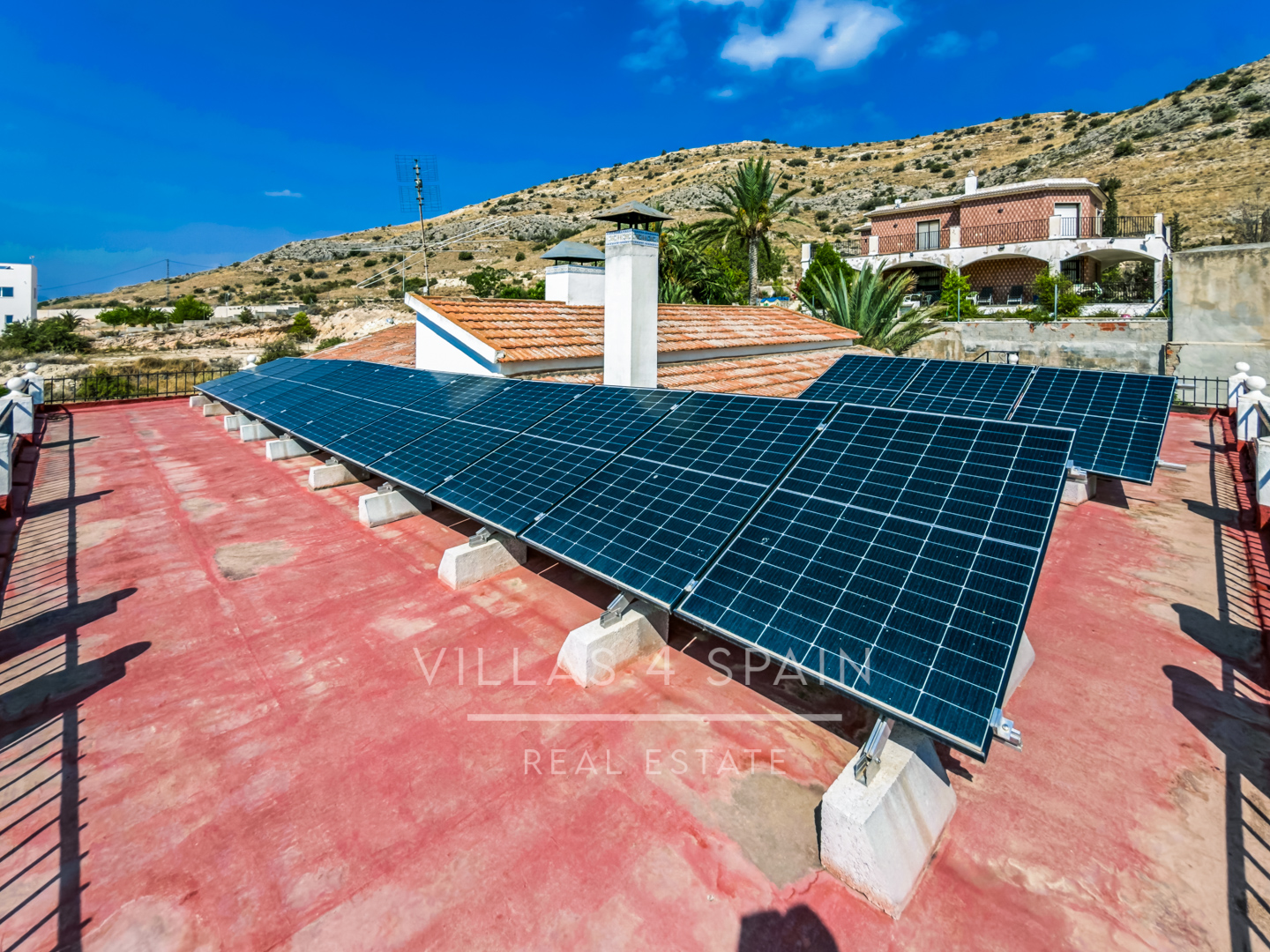 Resale - 4 Bed 3 Bath Villa with a private pool & parking in Aspe Alicante - av tres de agosto - Alicante