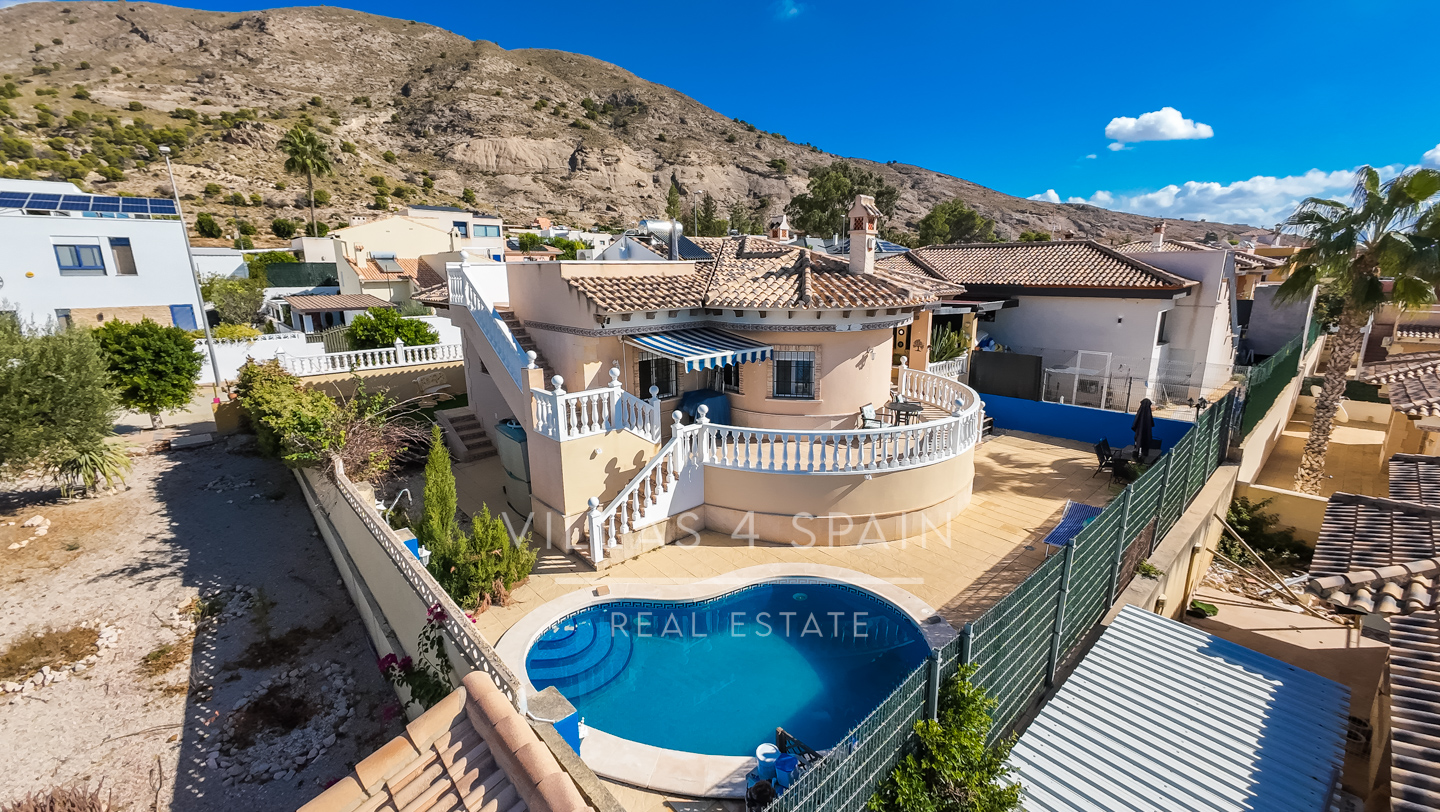 Resale - 3 Bed 2 Bath Villa with a Private Pool & Parking in Las Kalendas Fortuna - calle camino de cieza - Murcia