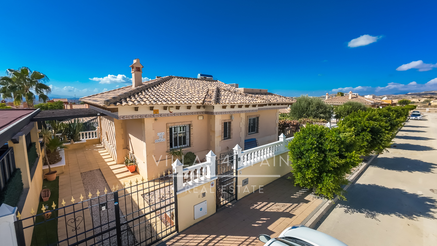 Resale - 3 Bed 2 Bath Villa with a Private Pool & Parking in Las Kalendas Fortuna - calle camino de cieza - Murcia