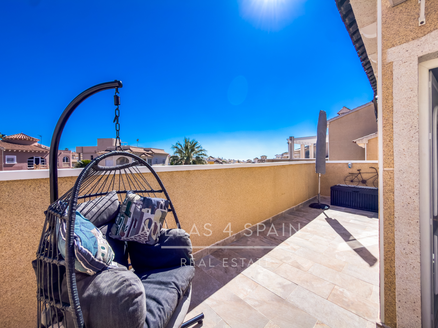 Resale - 3 Bed 3 bath Villa with Private Pool and Parking + Hot tub and Guest apartment in El Galan, Villamartin - calle marbella - Alicante