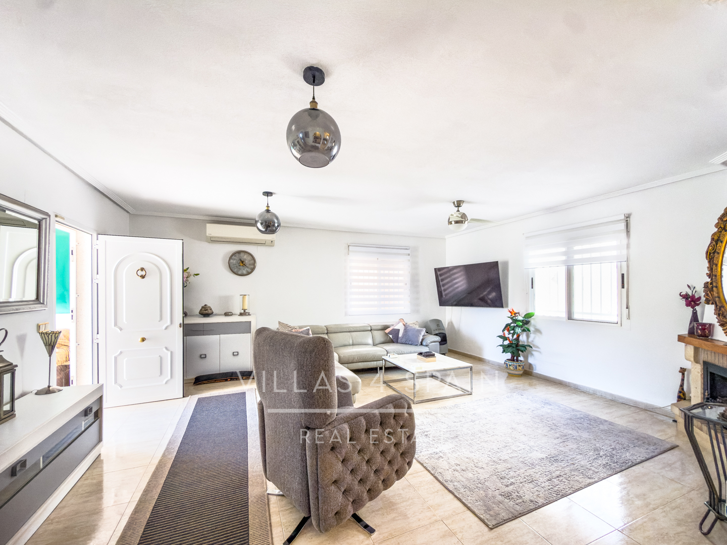 Resale - 3 Bed 3 bath Villa with Private Pool and Parking + Hot tub and Guest apartment in El Galan, Villamartin - calle marbella - Alicante