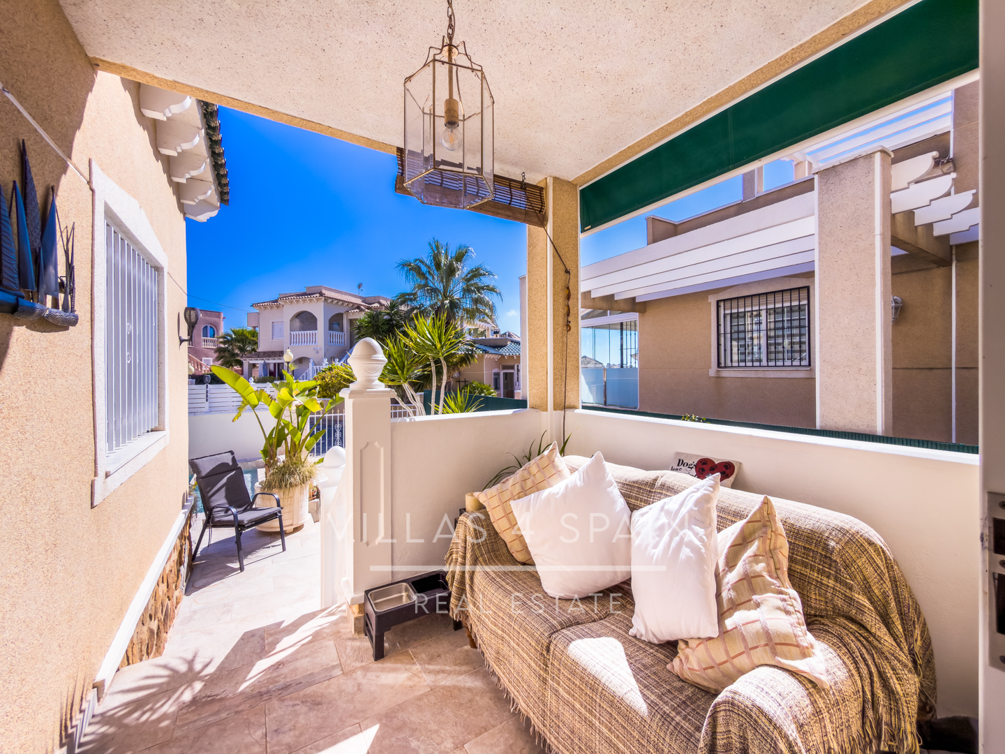 Resale - 3 Bed 3 bath Villa with Private Pool and Parking + Hot tub and Guest apartment in El Galan, Villamartin - calle marbella - Alicante