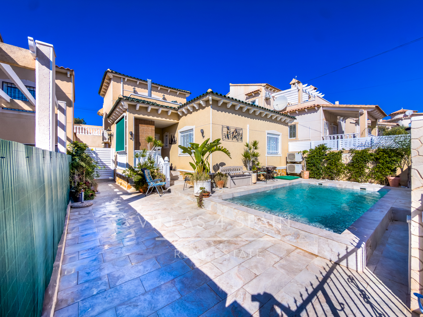 Resale - 3 Bed 3 bath Villa with Private Pool and Parking + Hot tub and Guest apartment in El Galan, Villamartin - calle marbella - Alicante