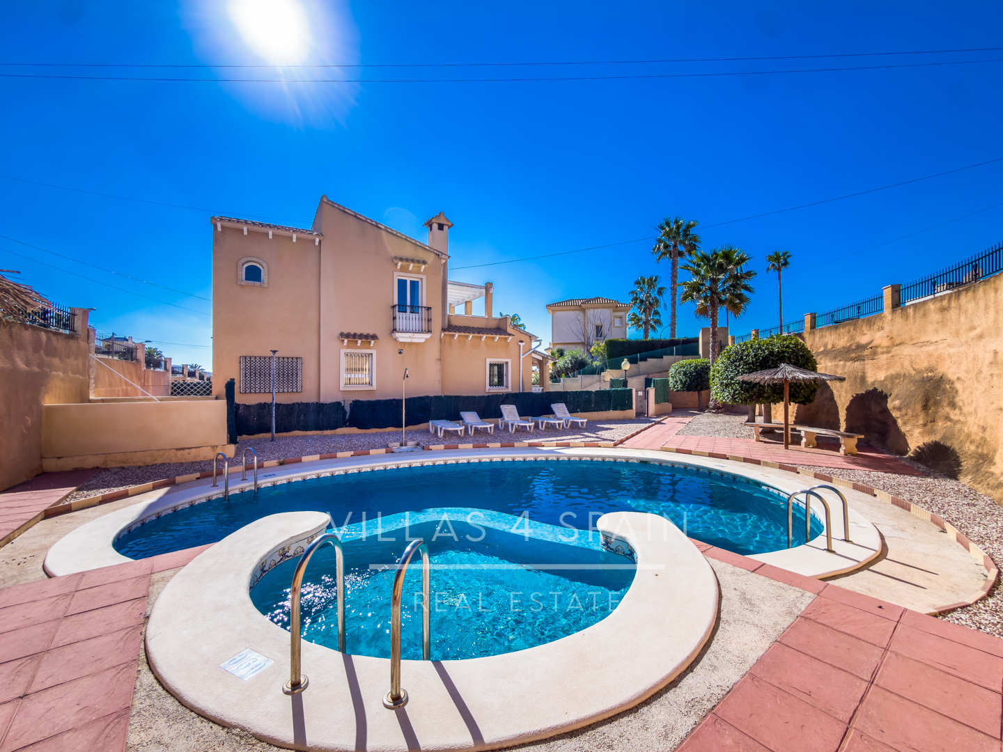 Resale - 3 Bed 3 bath Villa with Private Pool and Parking + Hot tub and Guest apartment in El Galan, Villamartin - calle marbella - Alicante