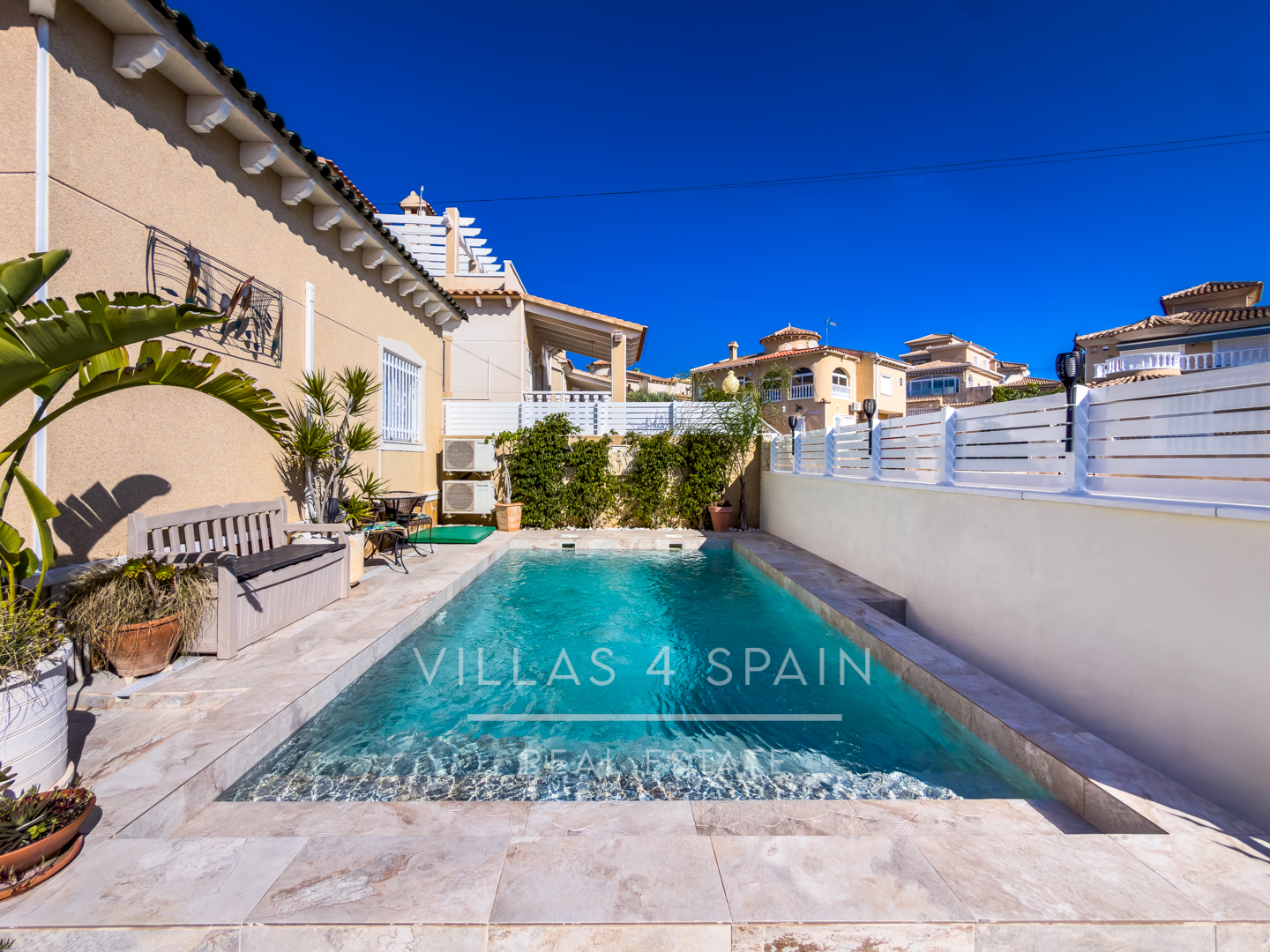Resale - 3 Bed 3 bath Villa with Private Pool and Parking + Hot tub and Guest apartment in El Galan, Villamartin - calle marbella - Alicante