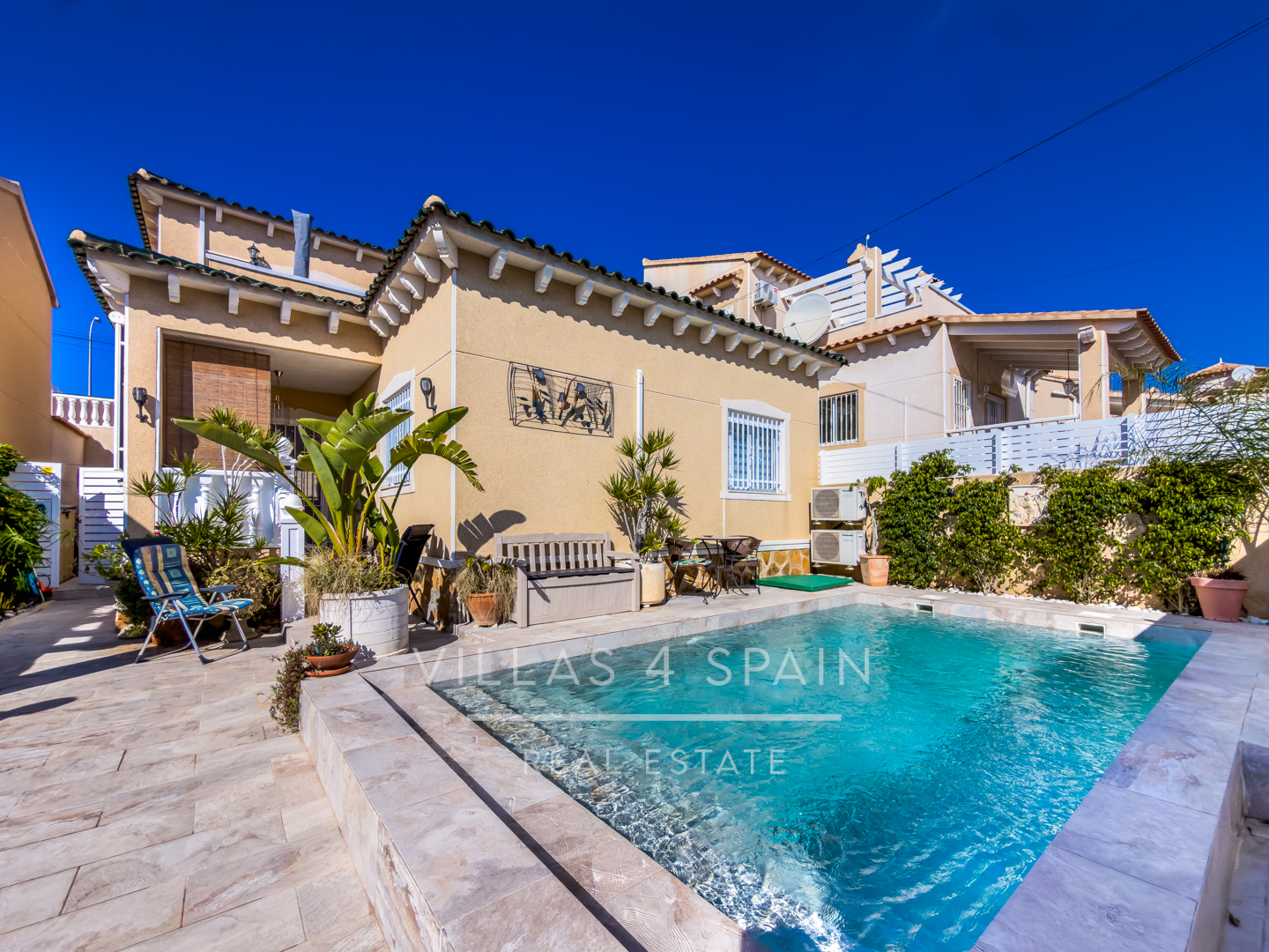 Resale - 3 Bed 3 bath Villa with Private Pool and Parking + Hot tub and Guest apartment in El Galan, Villamartin - calle marbella - Alicante