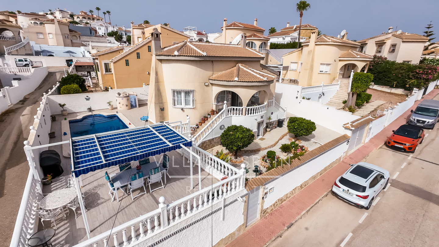 Resale - 3 Bed 3 Bath Villa with Private Pool and Parking with underbuild - C. Mar Mediterraneo - Alicante
