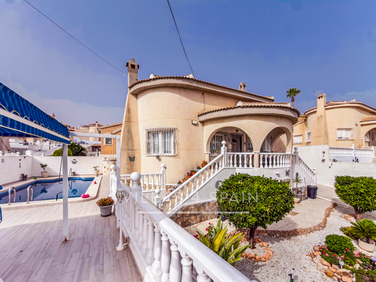 Resale - 3 Bed 3 Bath Villa with Private Pool and Parking with underbuild - C. Mar Mediterraneo - Alicante